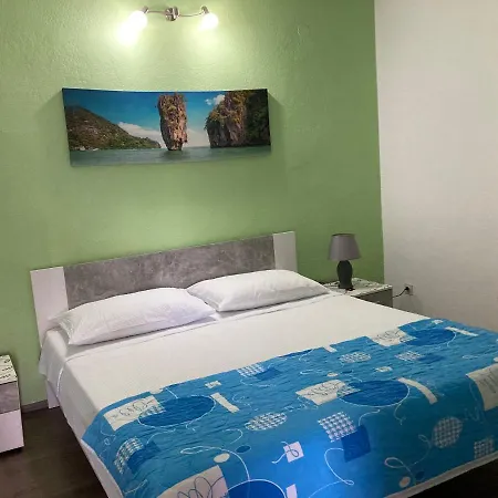Jale Apartment Split